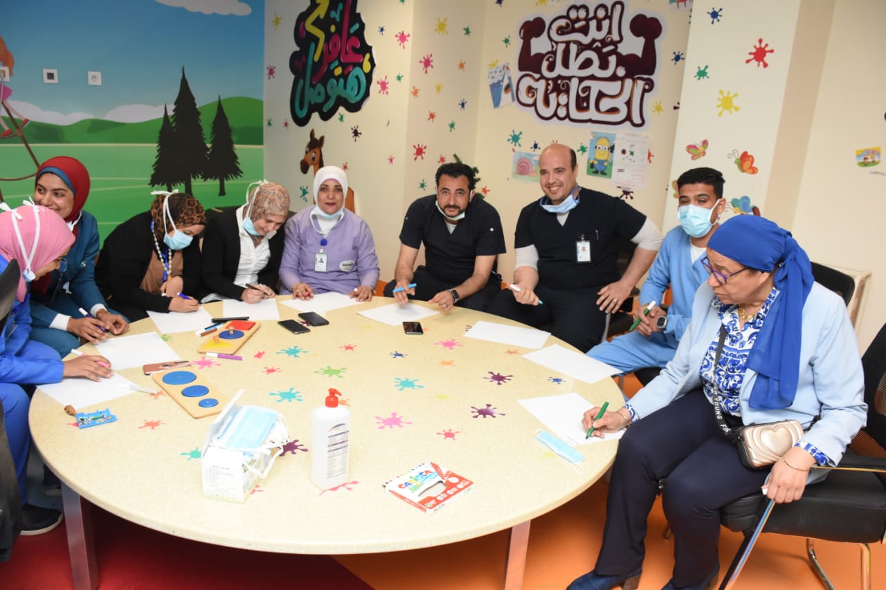 توزيع فوانيس رمضان على أطفال السرطان 