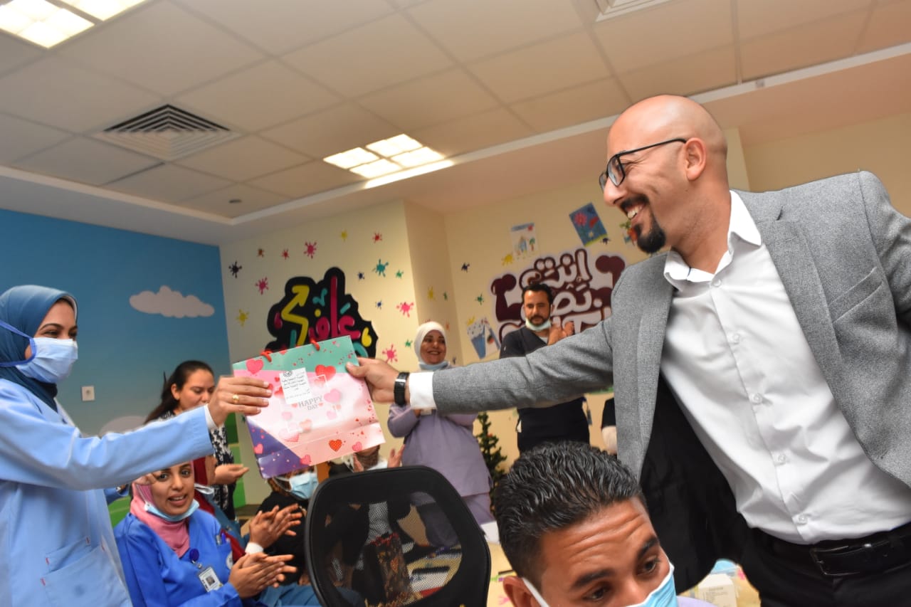 توزيع فوانيس رمضان على أطفال السرطان 