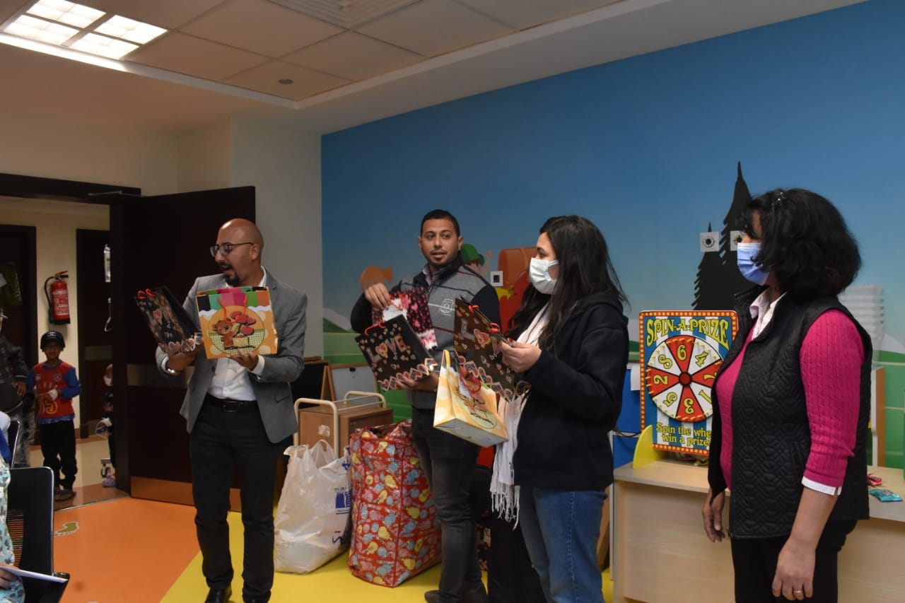 توزيع فوانيس رمضان على أطفال السرطان 