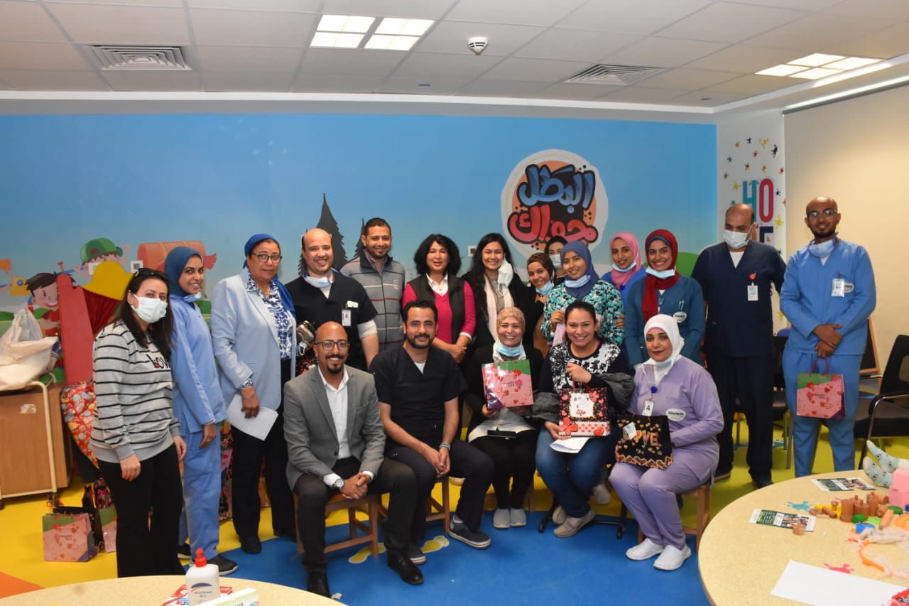 توزيع فوانيس رمضان على أطفال السرطان 