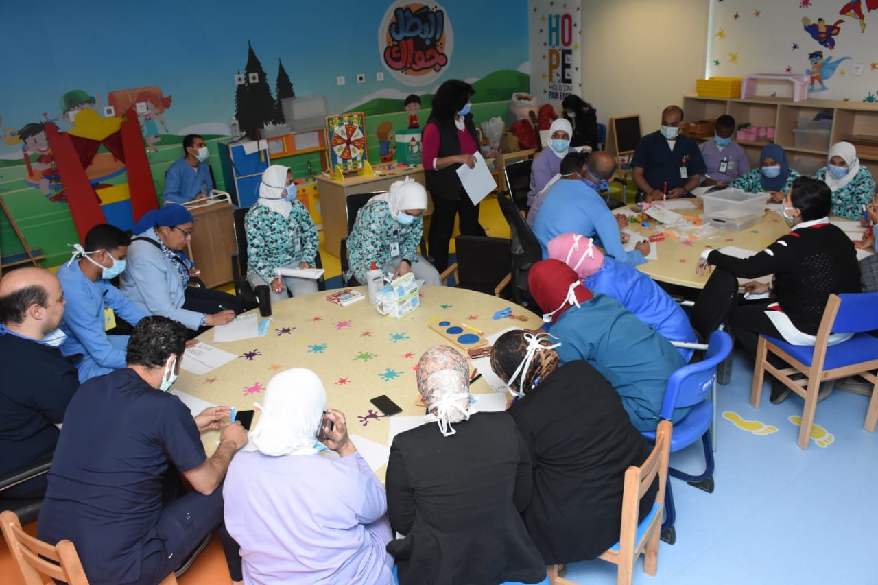 توزيع فوانيس رمضان على أطفال السرطان 