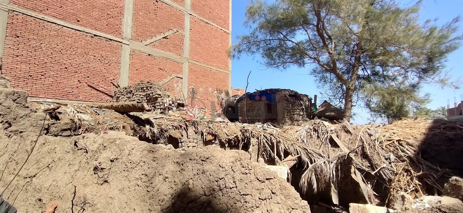 المنزل بعد انهياره 06