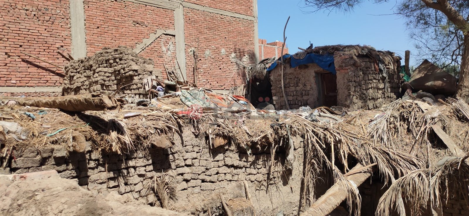 المنزل بعد انهياره 07