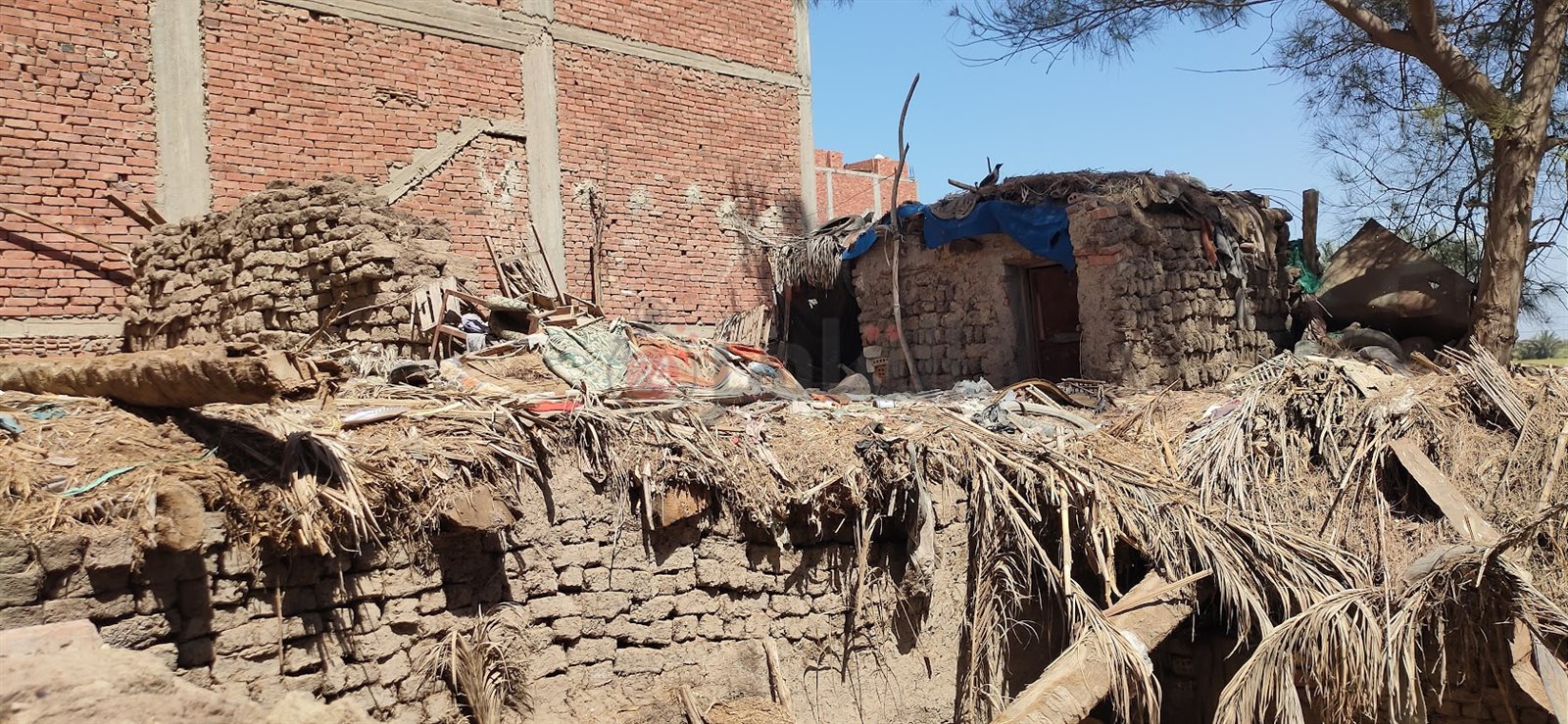 المنزل بعد انهياره 09