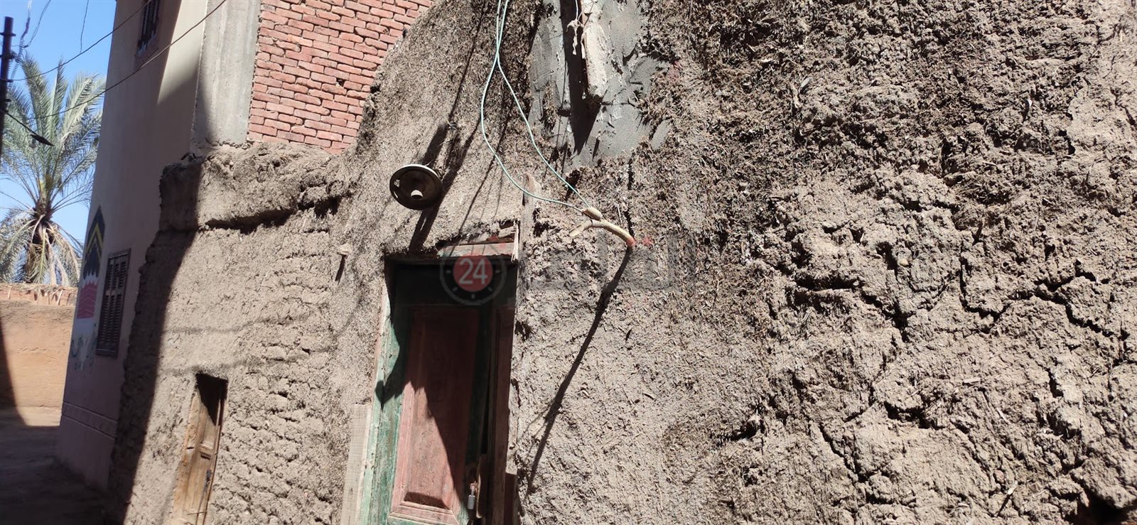 المنزل بعد انهياره 012