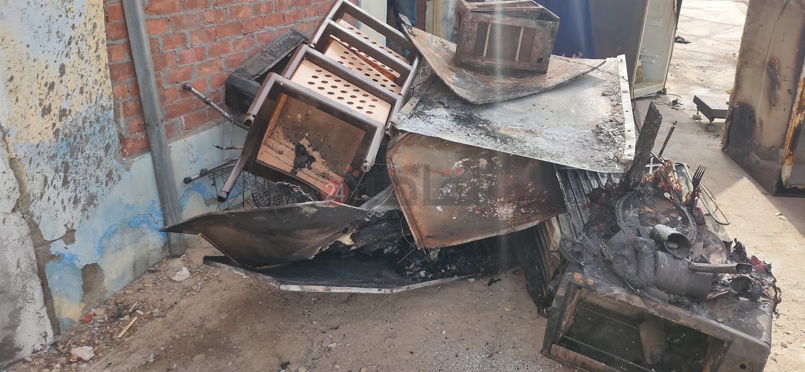 آثار الحريق في مسكن والدة الزوجة 010