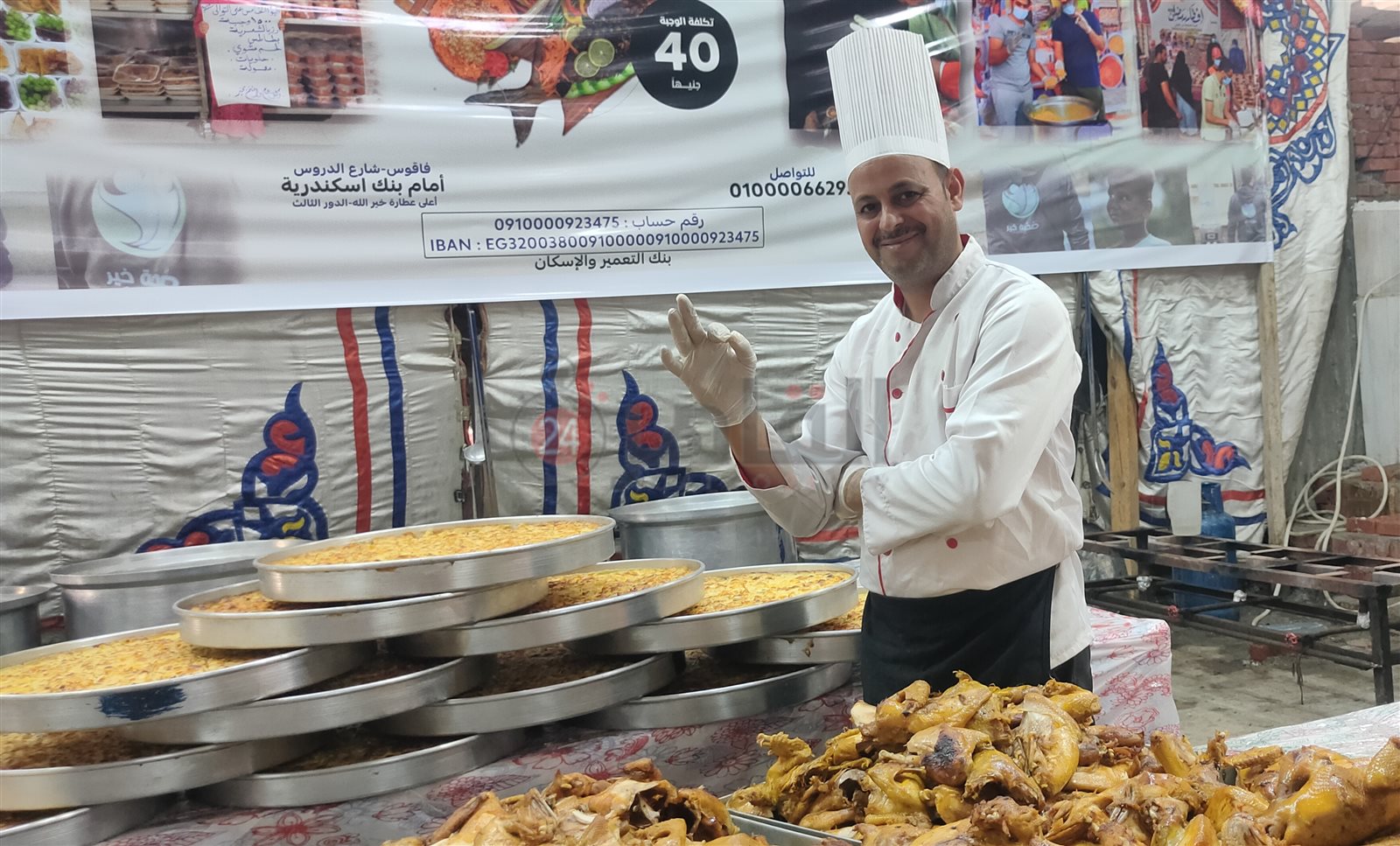 الشيف في المطبخ الخيري لإفطار الصائمين 