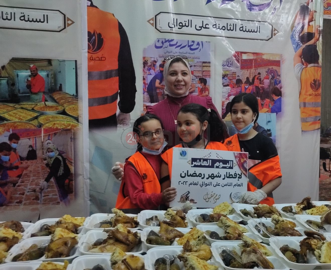 دينا جمال أثناء مشاركتها في المطبخ الخيري 2