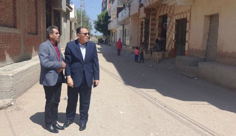 جولة محافظ الشرقية في قرية بني عياض 03