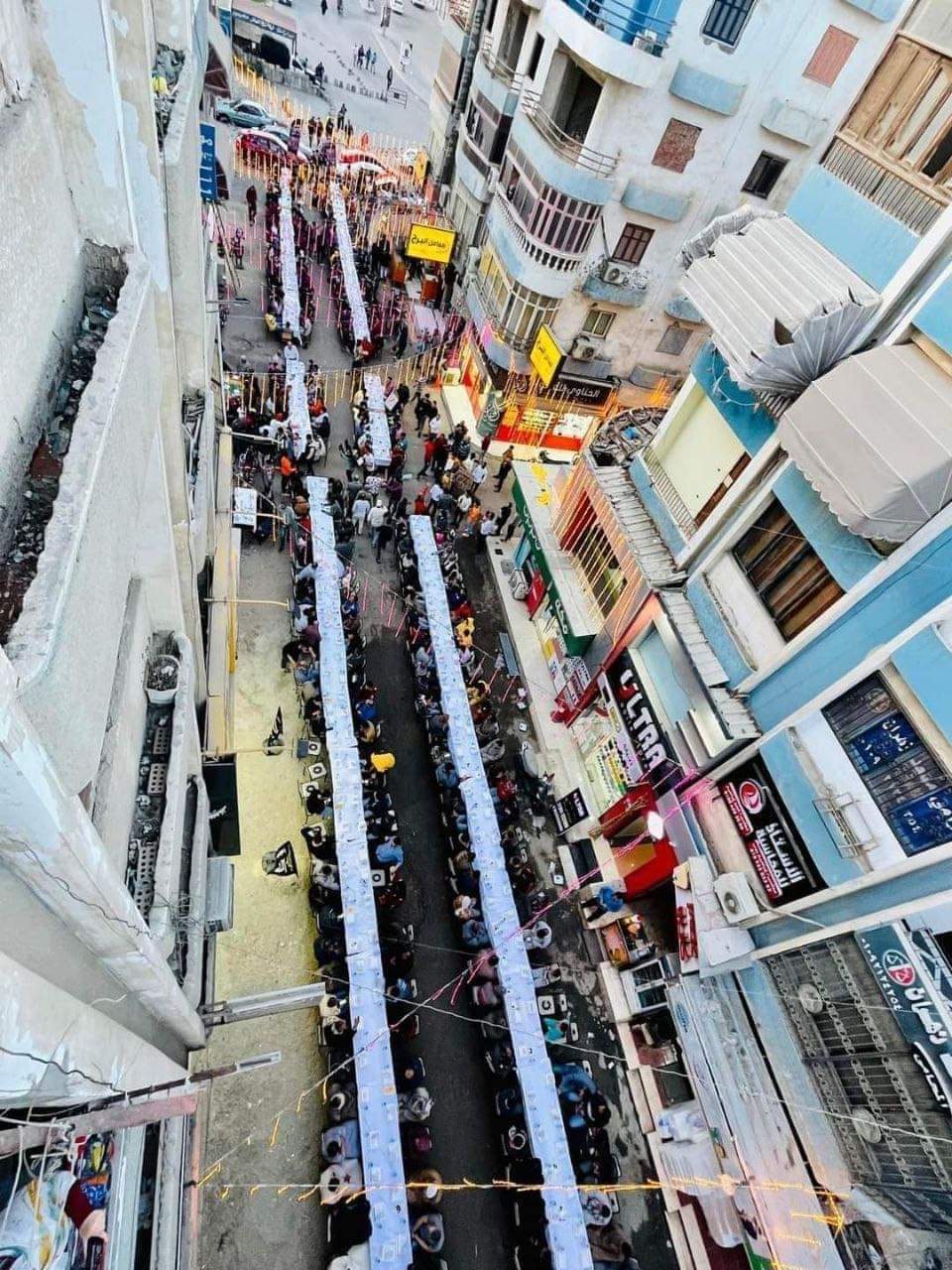 مائدة إفطار جماعي في العاشر من رمضان 1