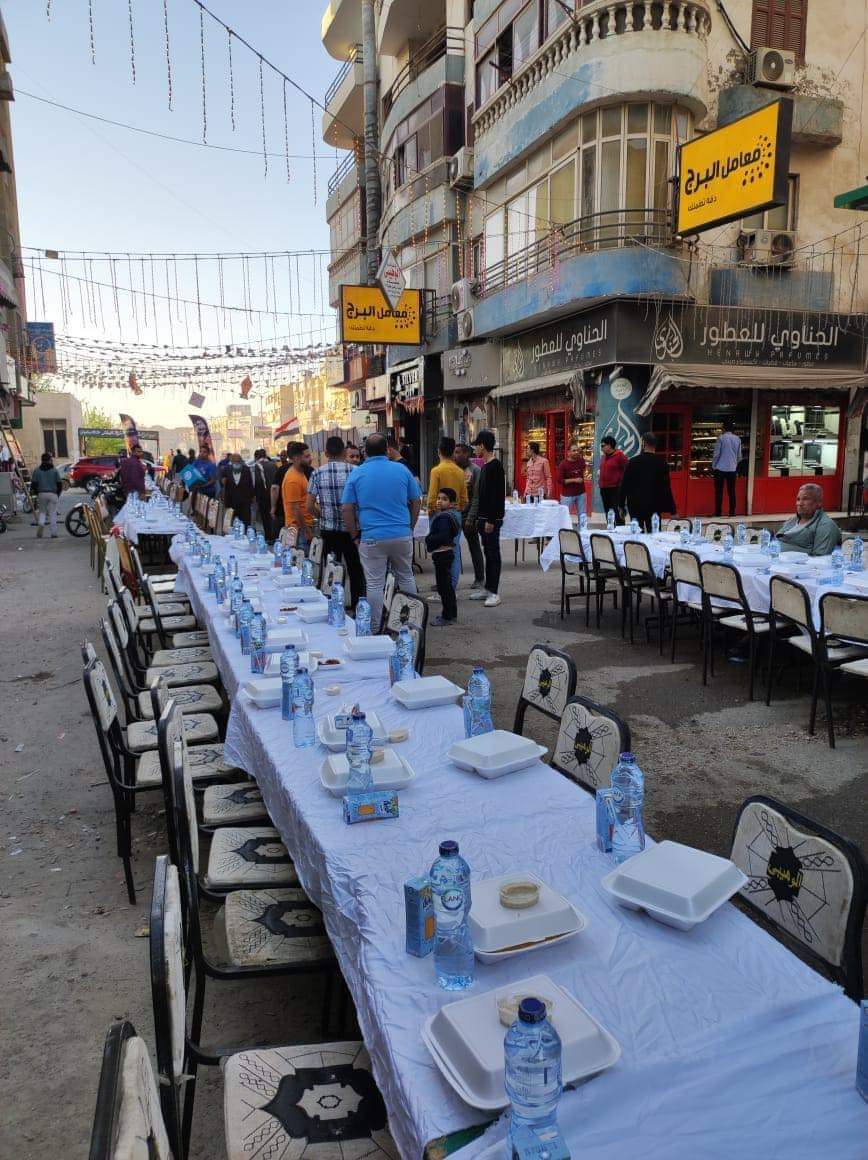مائدة إفطار جماعي في العاشر من رمضان 6