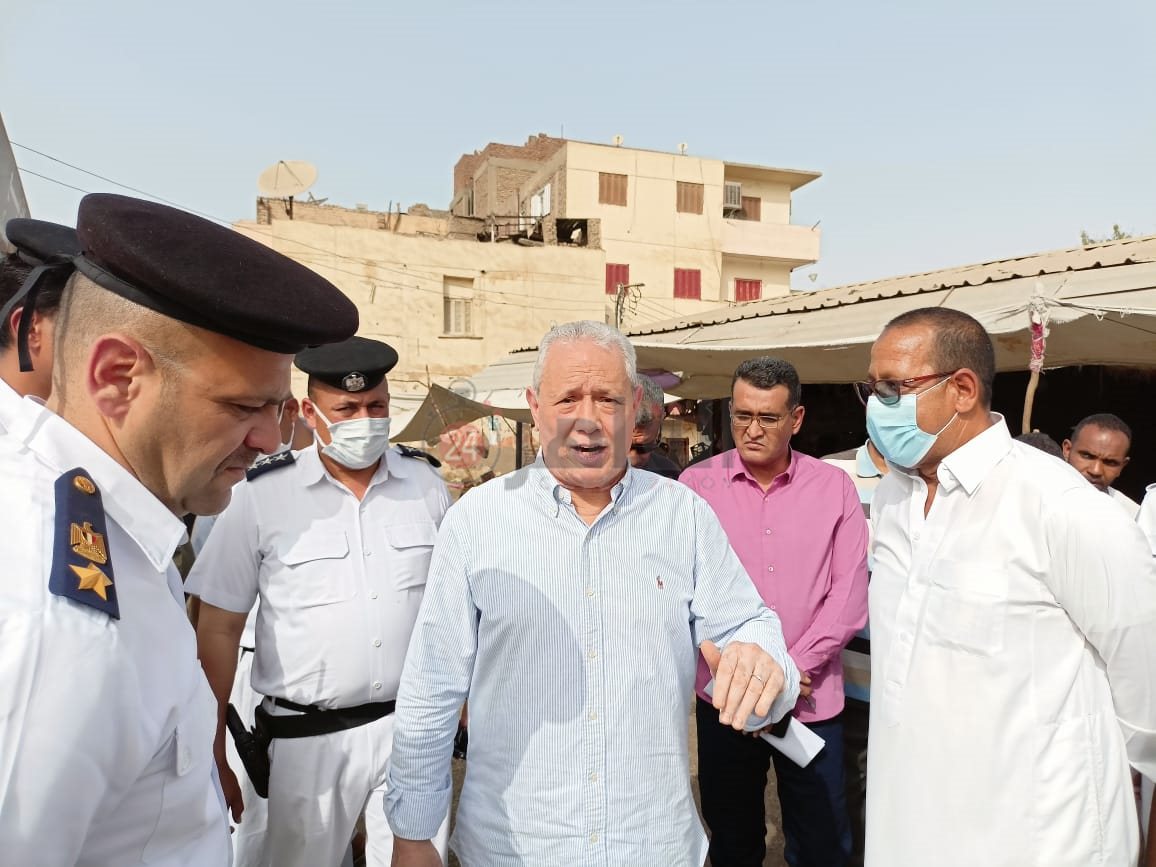 سوق الخضار والفاكهة في الأقصر 