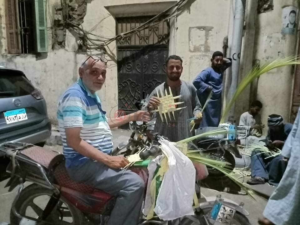 شراء سعف النخيل احتفالا بأحد الشعانين 5