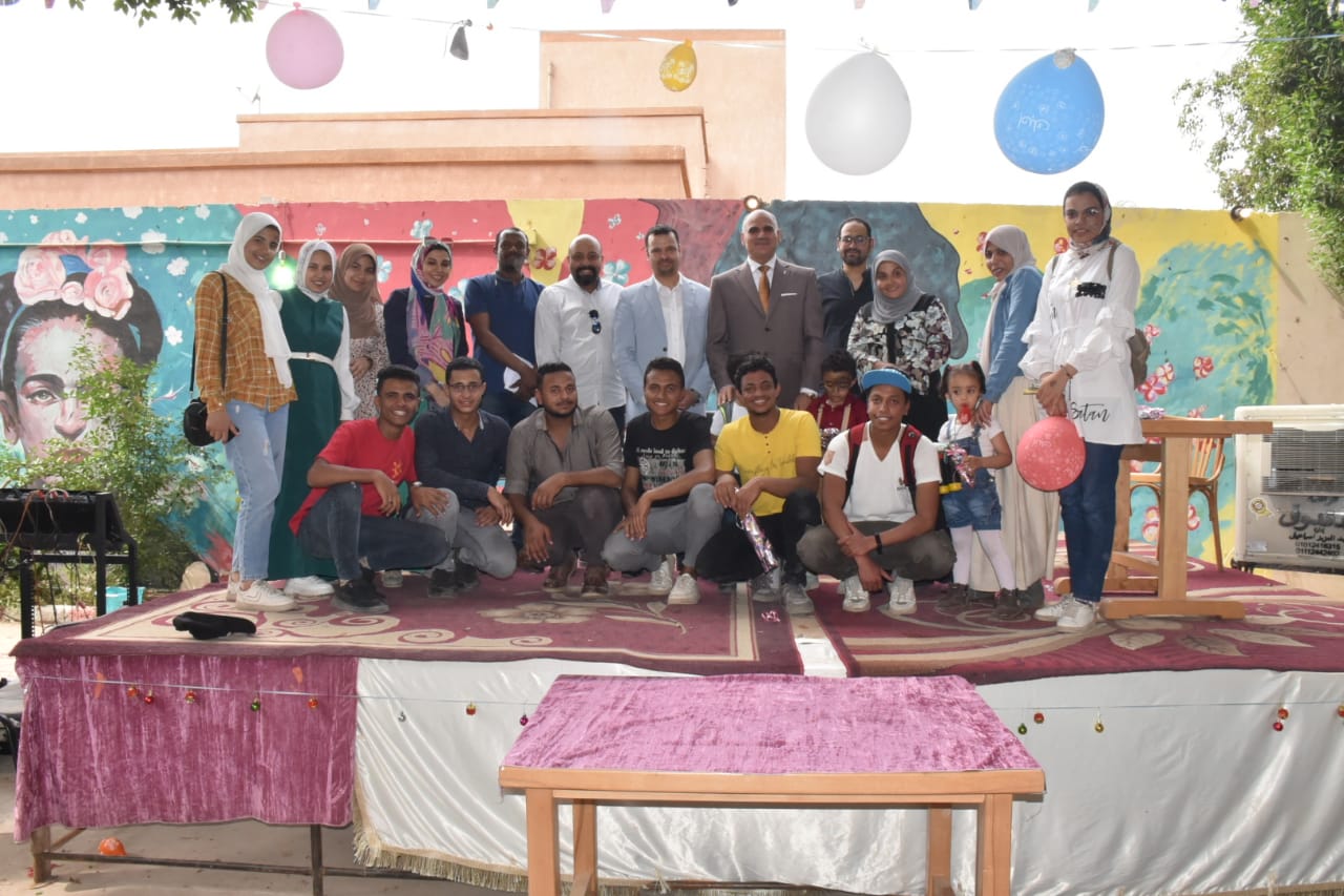 الاحتفال بيوم اليتيم