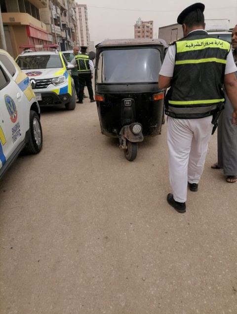 ضبط مركبات توك توك مخالفة بالشرقية