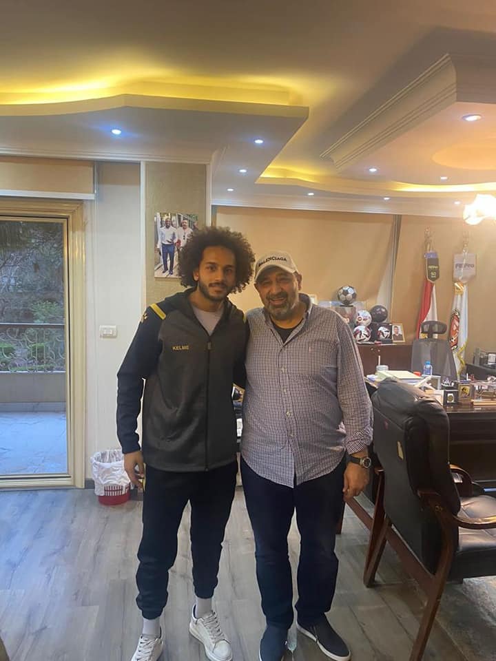 لاعبي الزرقا في ضيافة مجدي عبدالغني