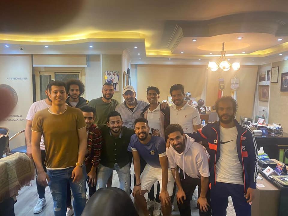 لاعبي الزرقا في ضيافة مجدي عبدالغني 