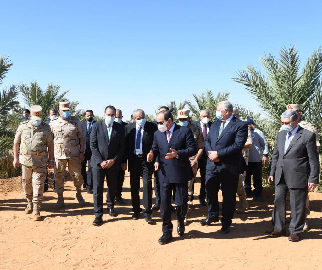 السيسي يتفقد منطقة توشكي ويشهد بدء موسم حصاد القمح