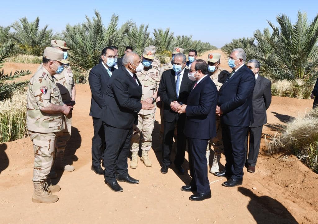 السيسي يتفقد منطقة توشكي ويشهد بدء موسم حصاد القمح