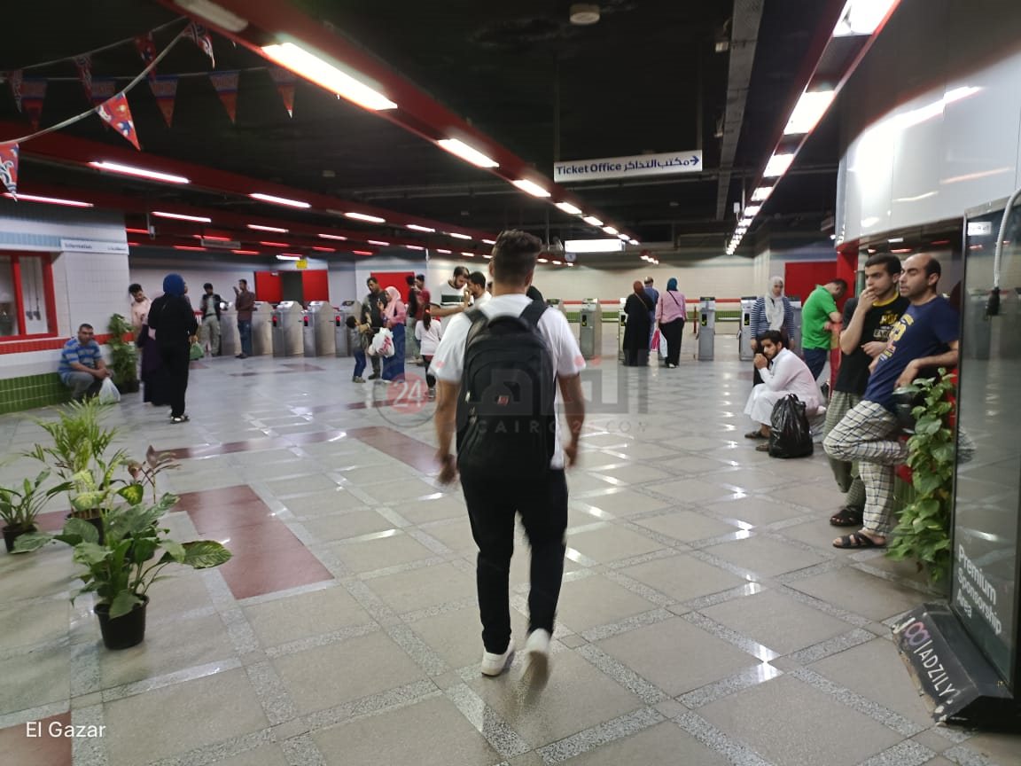 تكدس وزحام داخل محطات الخط الثالث لمترو الأنفاق