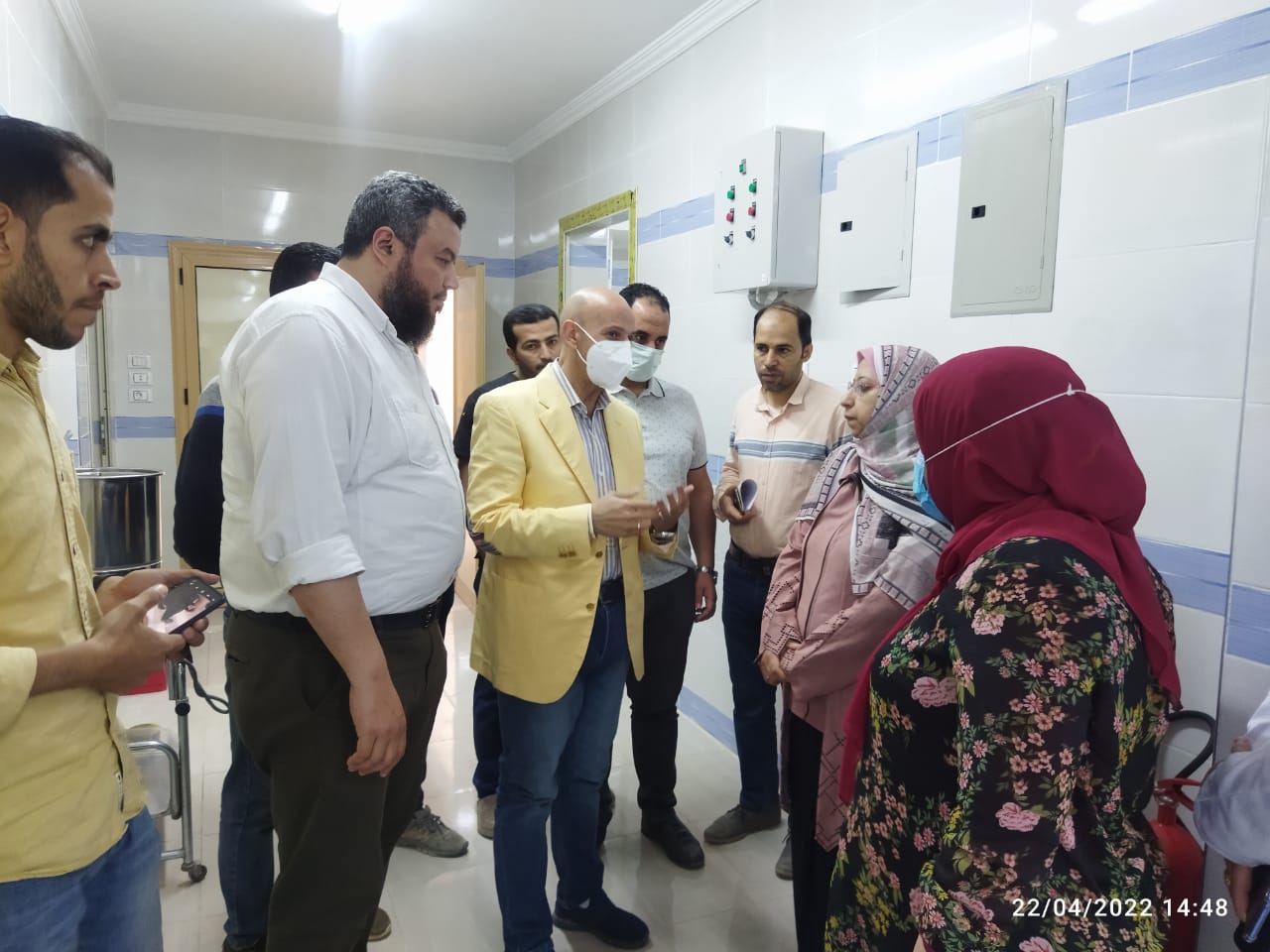 وكيل وزارة الصحة يطمئن على الأطفال 2