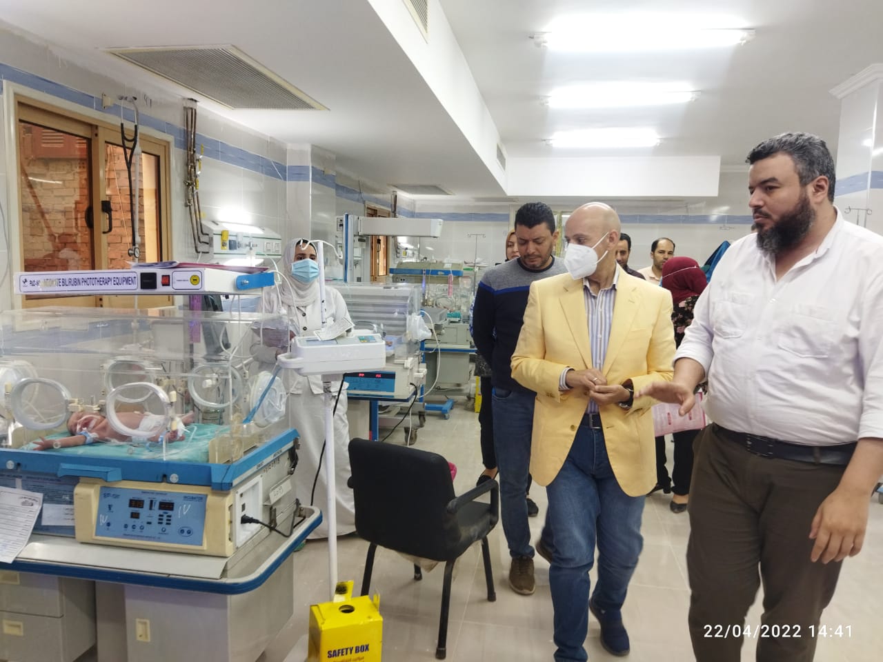 وكيل وزارة الصحة يطمئن على الأطفال 5