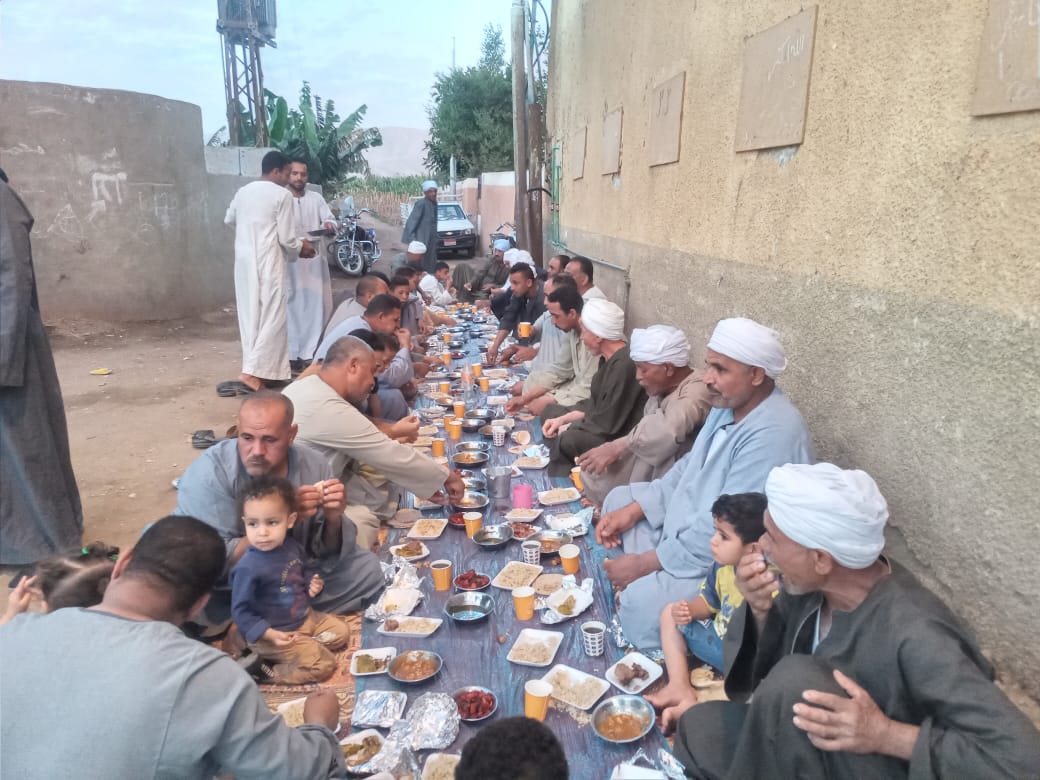 إفطار جماعي بقرية جزيرة بالأقصر