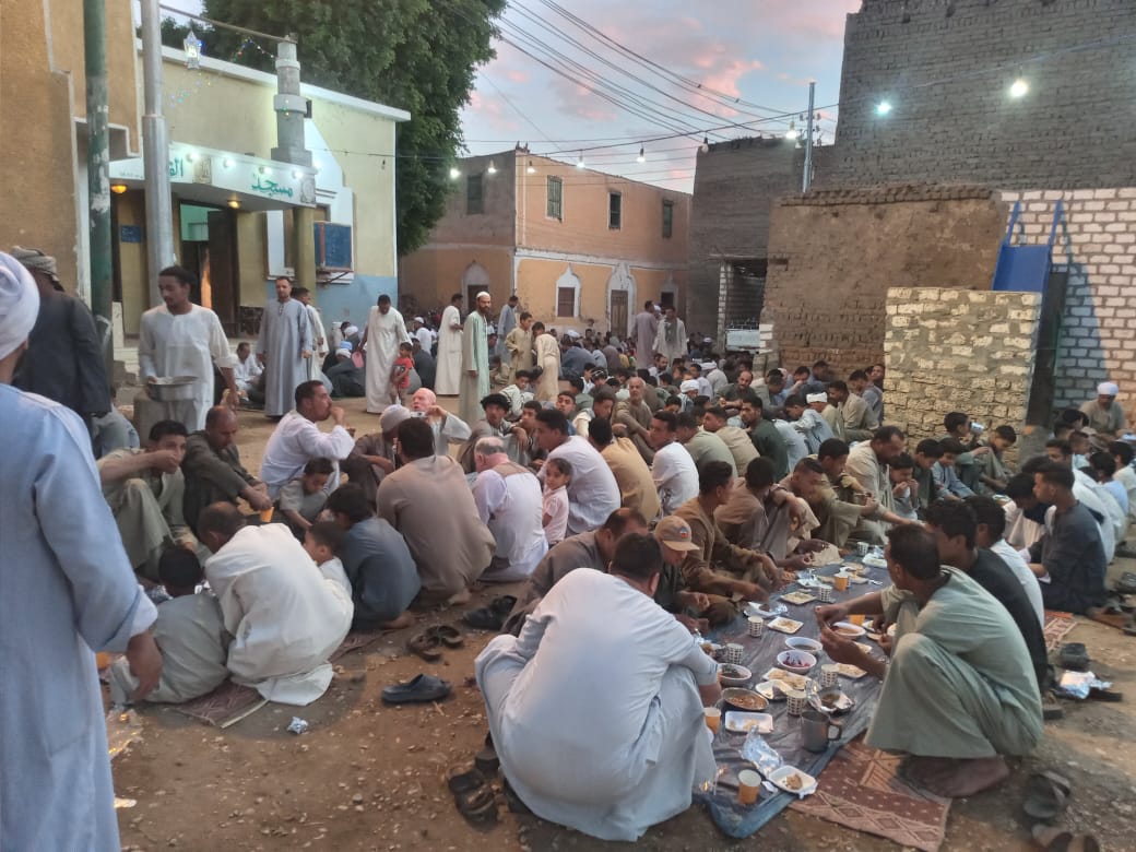 إفطار جماعي بقرية جزيرة بالأقصر 