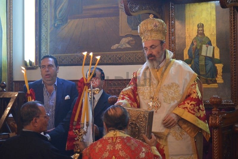 أقباط بورسعيد يؤدون صلاة قداس عيد القيامة المجيد 