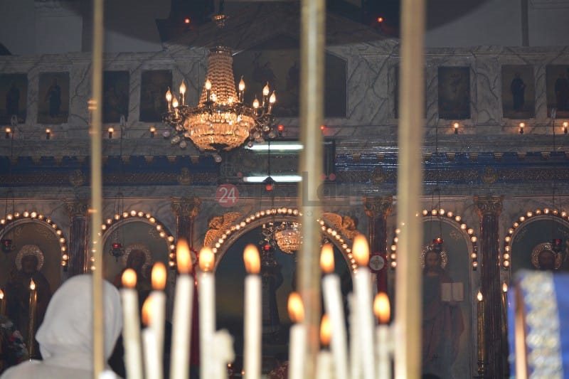 أقباط بورسعيد يؤدون صلاة قداس عيد القيامة المجيد 