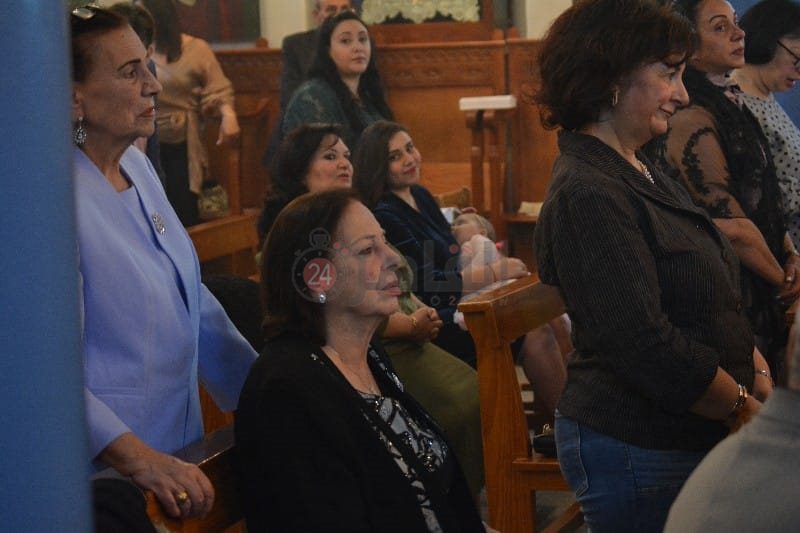 أقباط بورسعيد يؤدون صلاة قداس عيد القيامة المجيد 