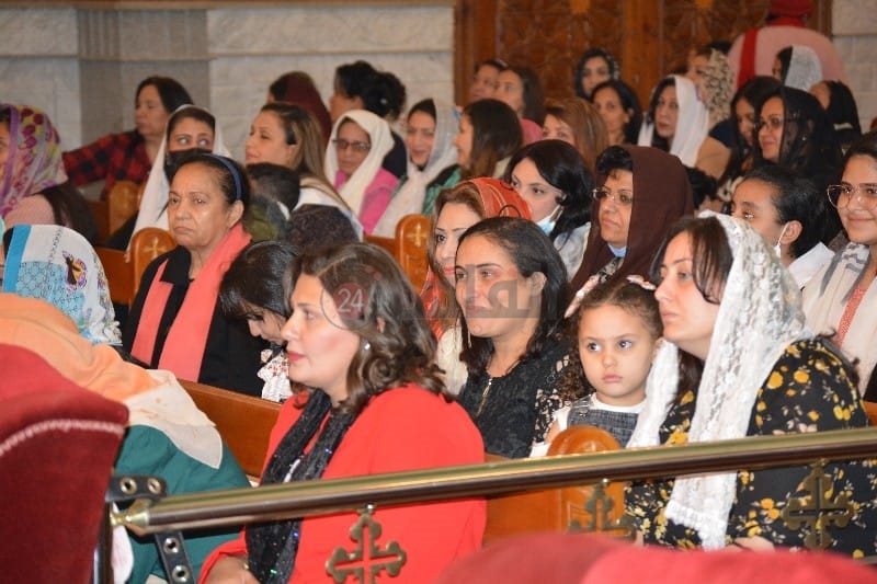 أقباط بورسعيد يؤدون صلاة قداس عيد القيامة المجيد 