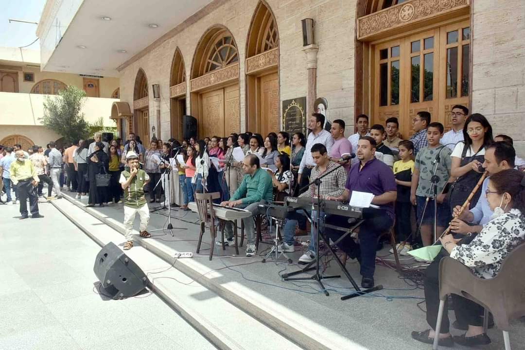 محافظ الأقصر يزور الكنائس للتهنئة بعيد القيامة