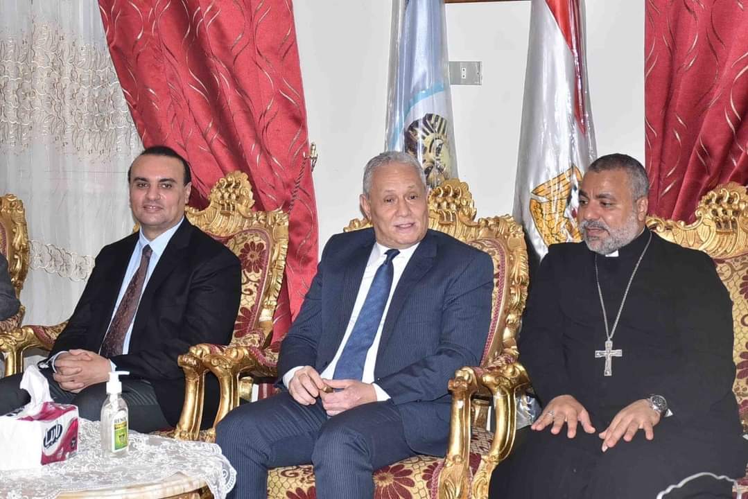 محافظ الأقصر يزور الكنائس للتهنئة بعيد القيامة