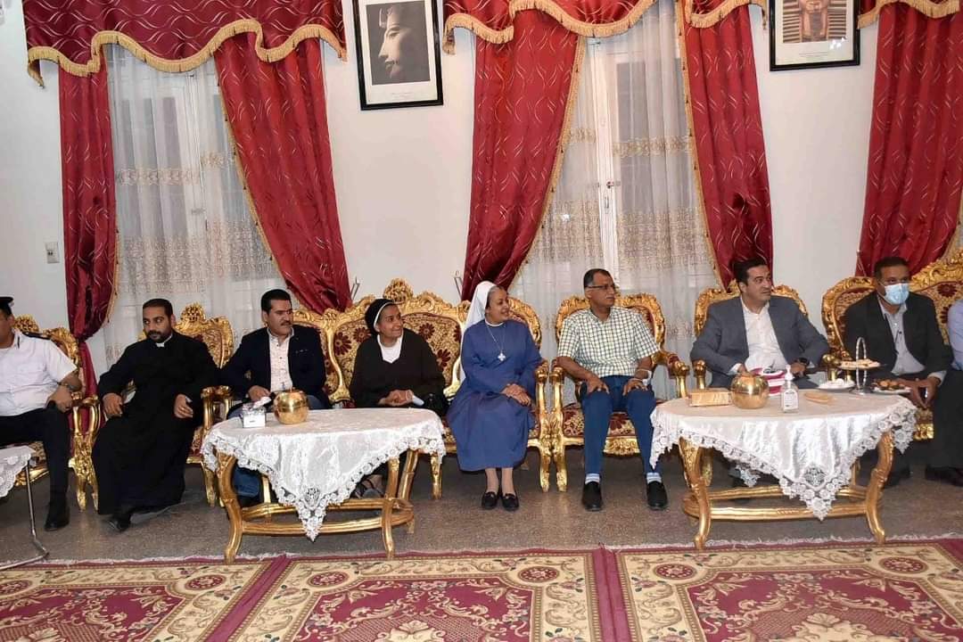 محافظ الأقصر يزور الكنائس للتهنئة بعيد القيامة 