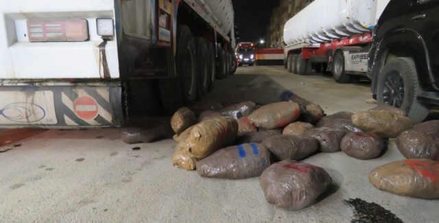 إحباط تهريب مخدرات (2)