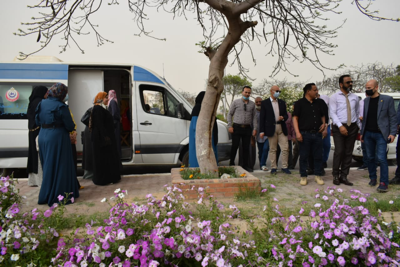 فحص المواطنين في الحدائق بالشرقية 3