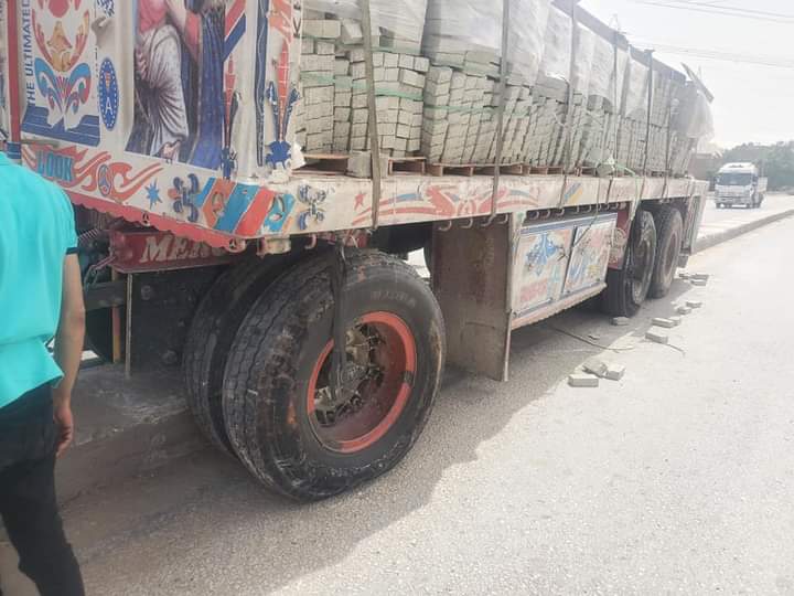 اصطدام مقطوره بعمودان إنارة بأسيوط 