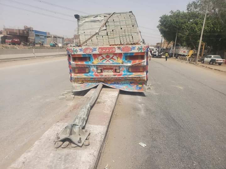 اصطدام مقطوره بعمودان إنارة بأسيوط 