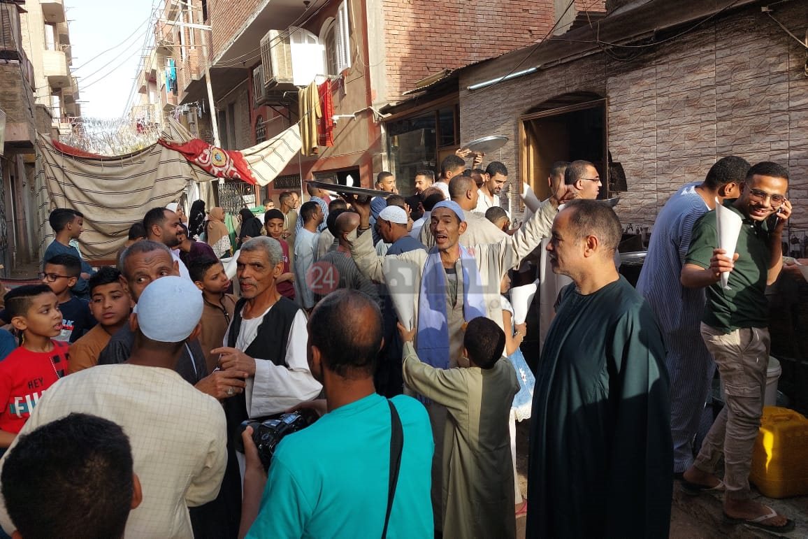 توزيع السندوشات بالمجان بالأقصر