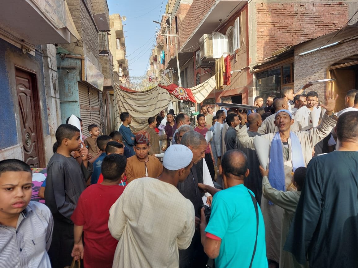 توزيع السندوشات بالمجان بالأقصر