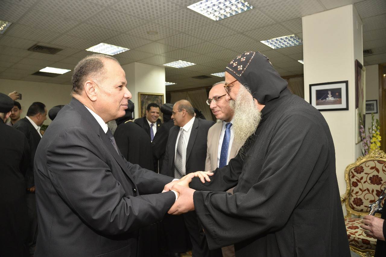 قيادات الكنائس بأسيوط يهنئون المحافظ بعيد الفطر 