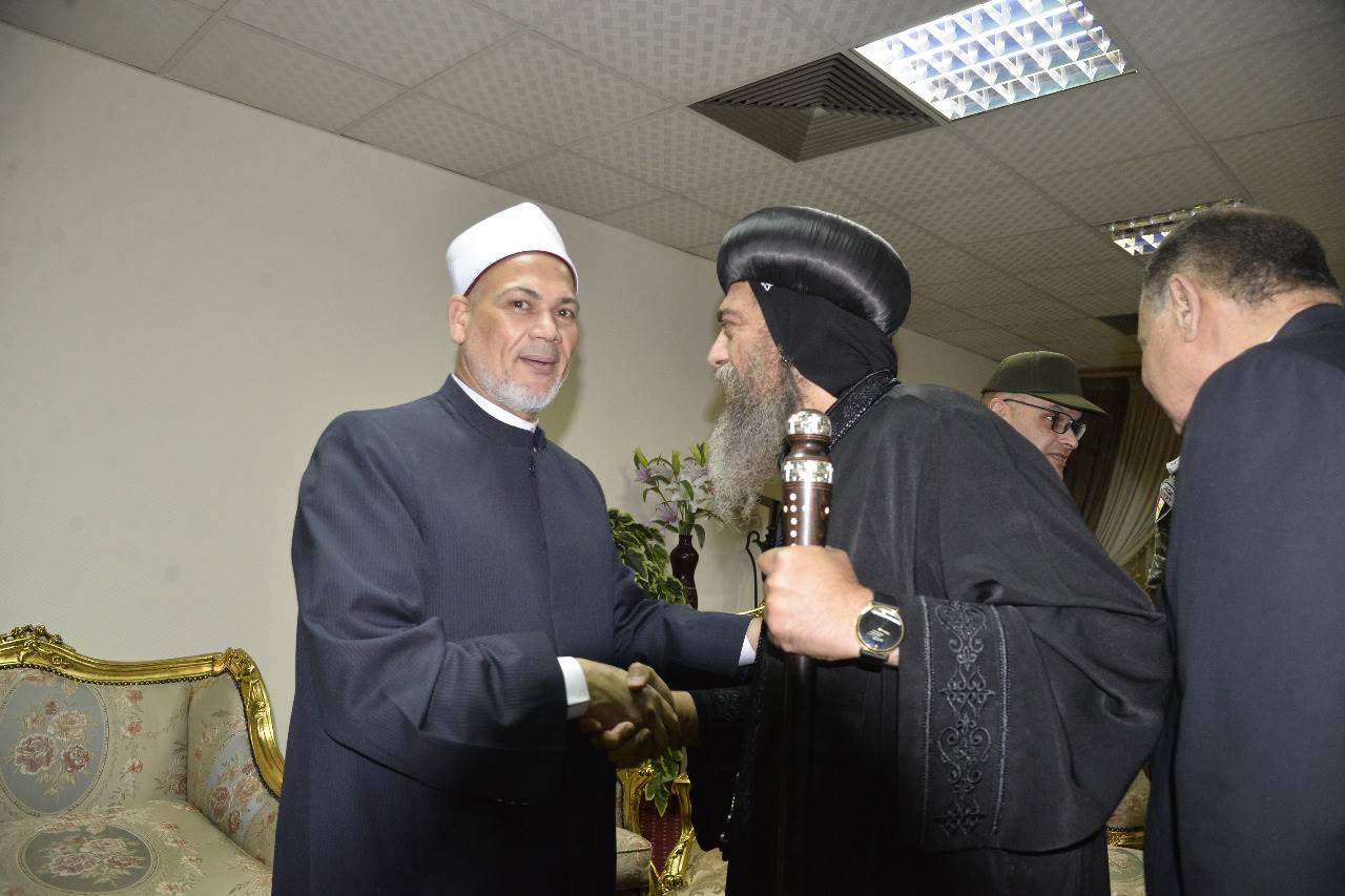 قيادات الكنائس بأسيوط يهنئون المحافظ بعيد الفطر 