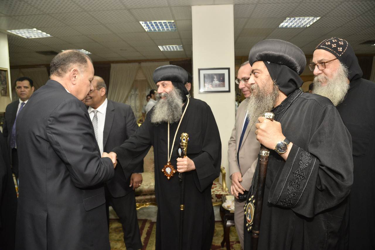 قيادات الكنائس بأسيوط يهنئون المحافظ بعيد الفطر 