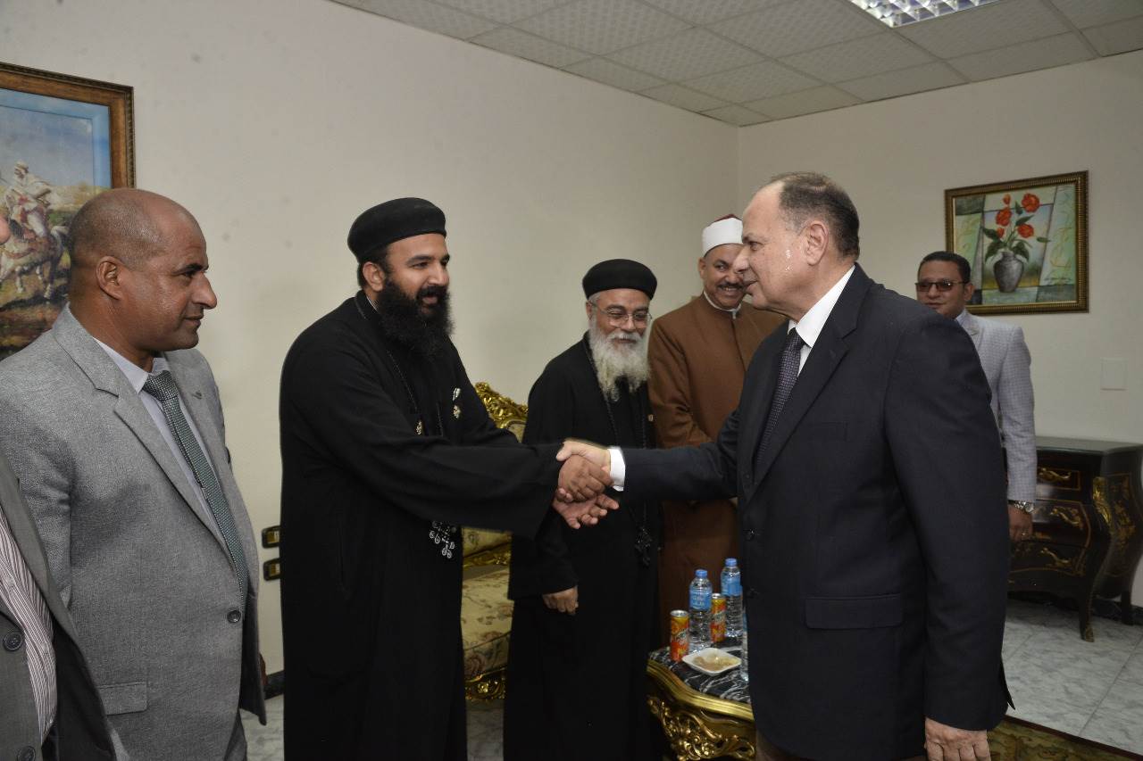 قيادات الكنائس بأسيوط يهنئون المحافظ بعيد الفطر 