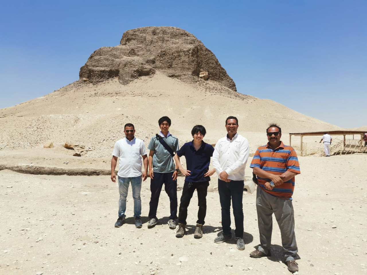 للمرة الثانية.. التلفزيون الياباني يصور حلقة وثائقية عن «هرم اللاهون» بالفيوم