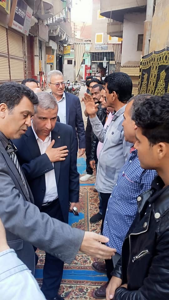 وكيل تعليم الشرقية يقدم العزاء لأسرة المدرس المتوفى 01