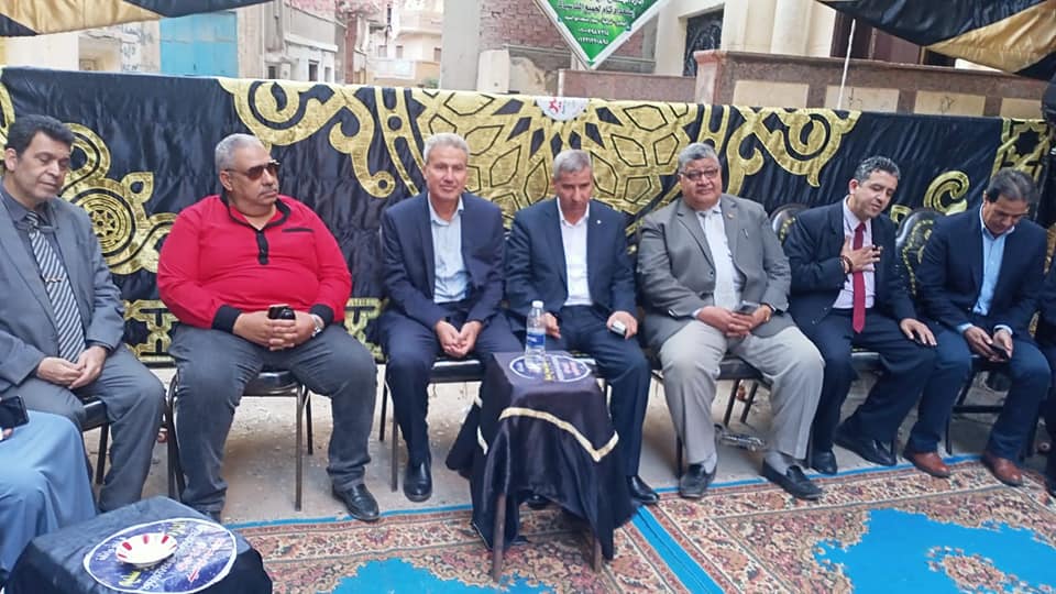 وكيل تعليم الشرقية يقدم العزاء لأسرة المدرس المتوفى 04