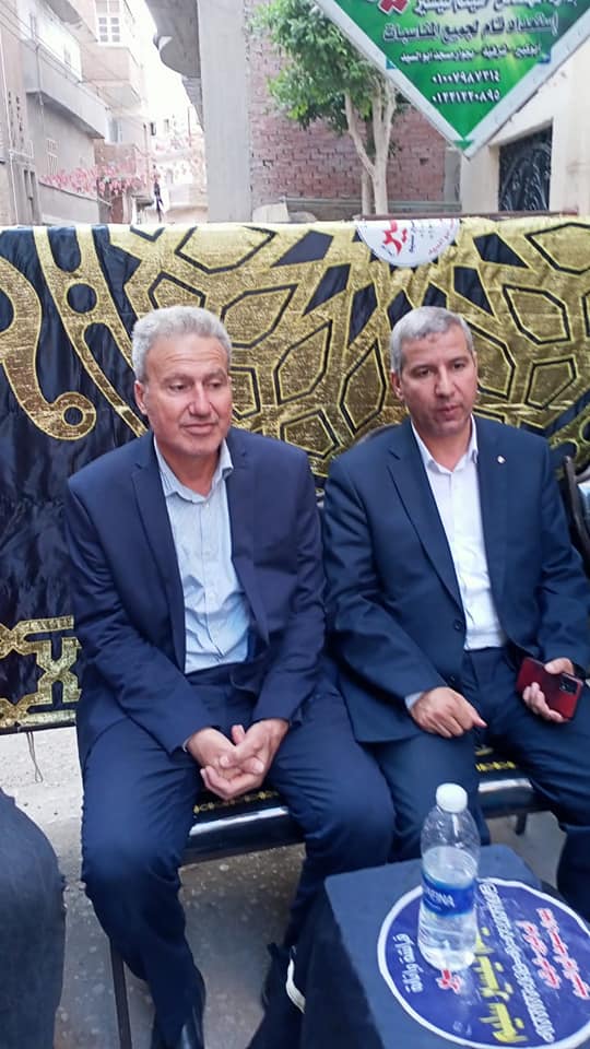 وكيل تعليم الشرقية يقدم العزاء لأسرة المدرس المتوفى 06