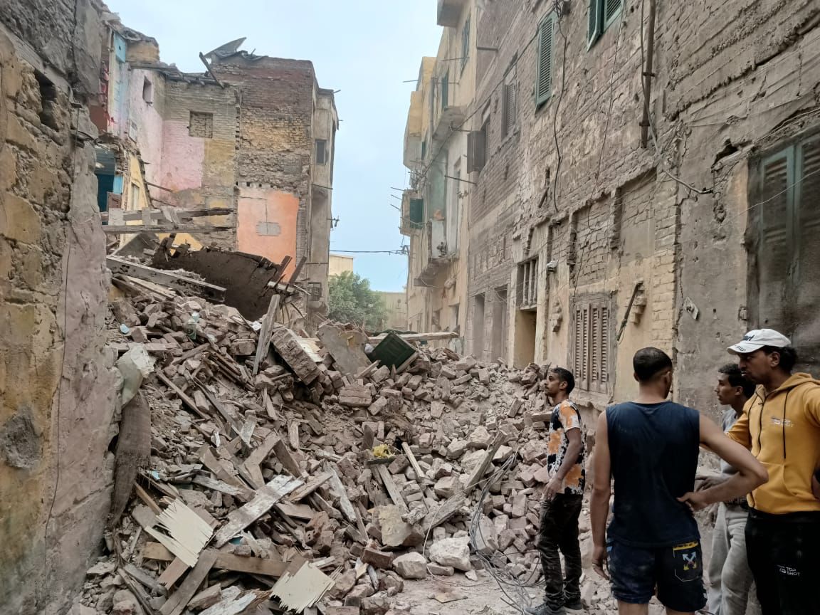 انهيار 3 عقارات خالية من السكان غرب الإسكندرية 